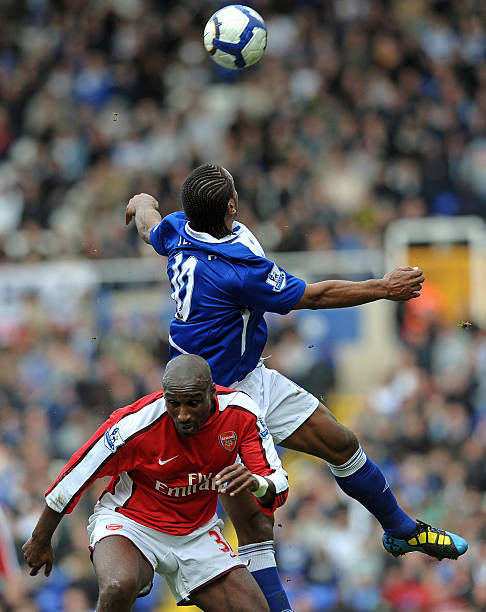 在球场上竞 在球场上竞