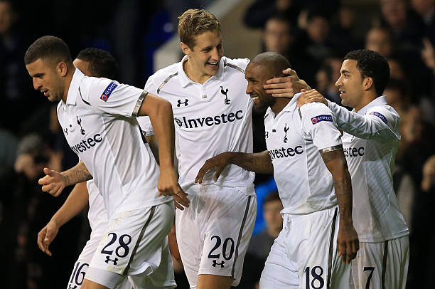 与裁判仅隔 与裁判仅隔