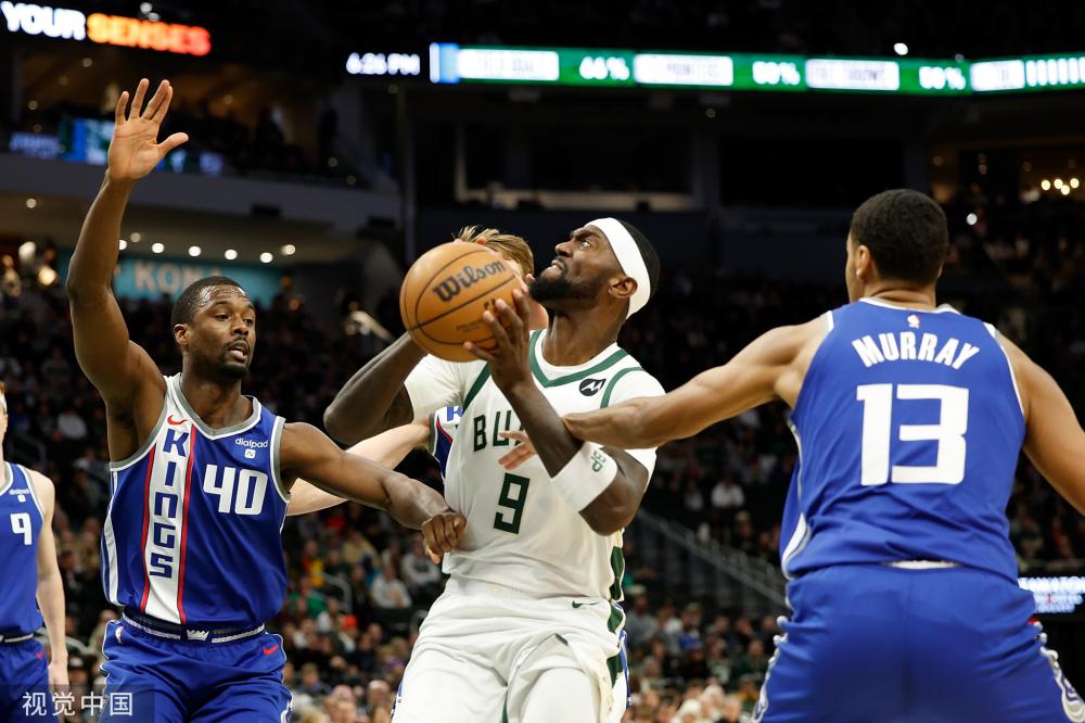 次在足球比 次在足球比